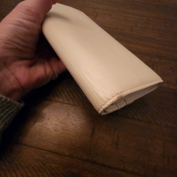 Louis Vuitton Epi Wallet - Picture 9 of 10